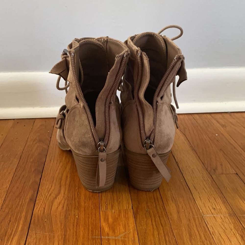 Universal Thread booties - Picture 2 of 6